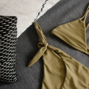 Bikini hai mảnh tam giác